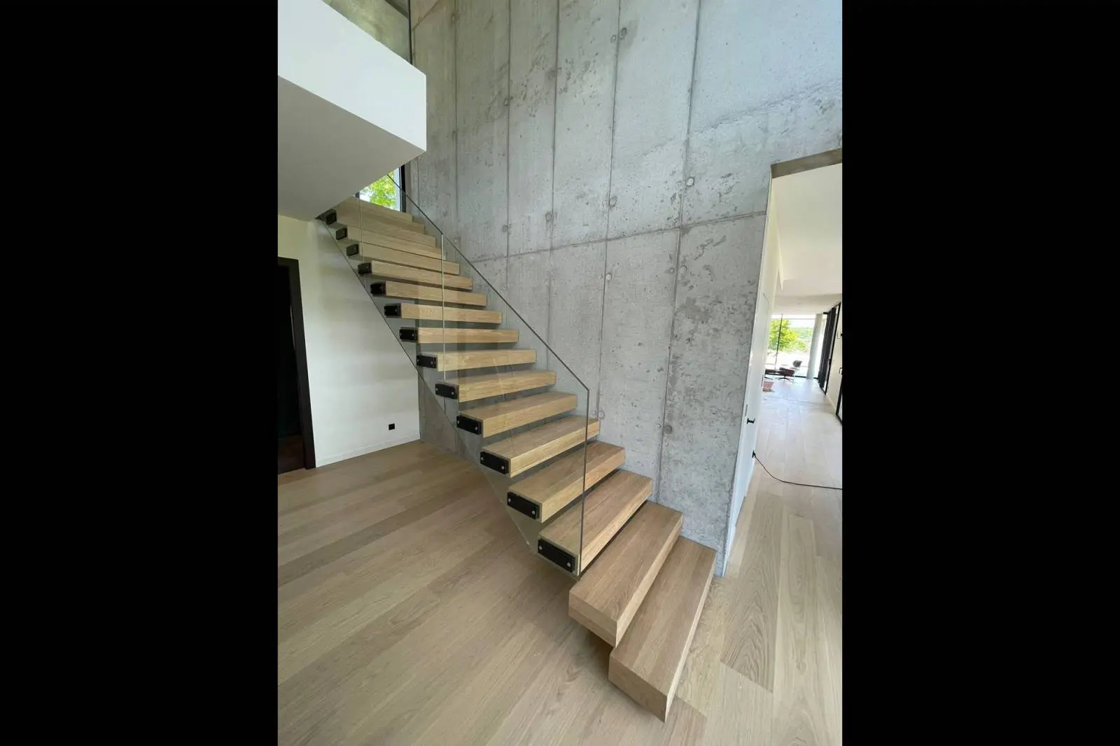 okJPG_6287481f69035 Escalier sur mesure en chêne avec garde-corps en verre fabrication Esprit bois près de Lyon